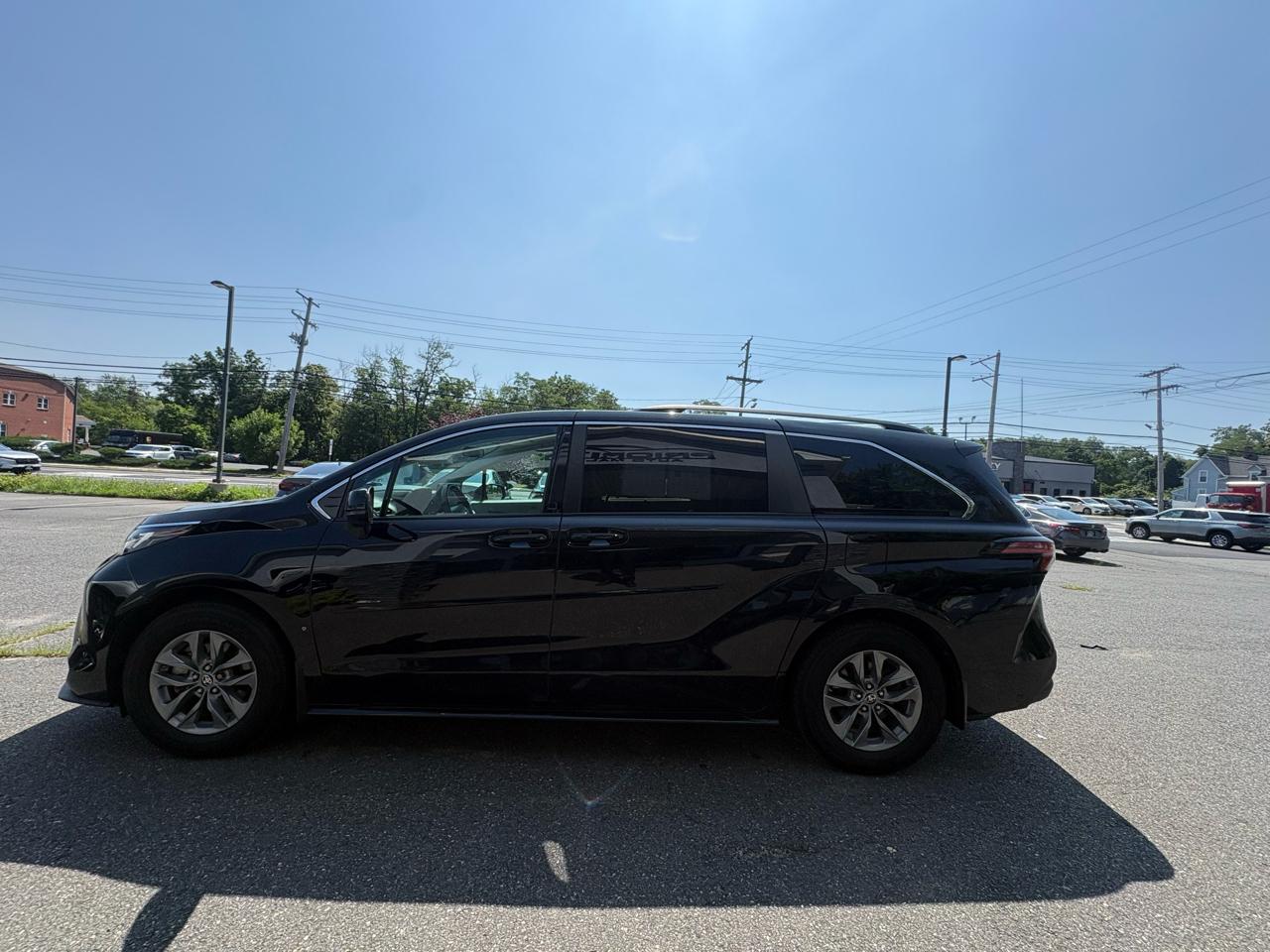 Toyota Sienna LE FWD 8-Passenger (Natl) 2022