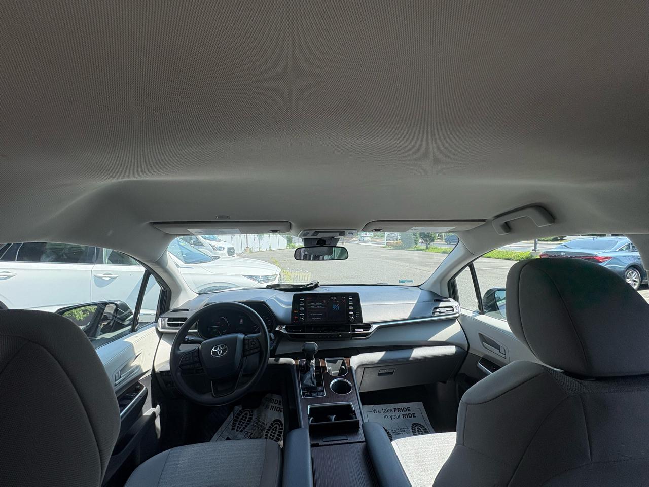 Toyota Sienna LE FWD 8-Passenger (Natl) 2022