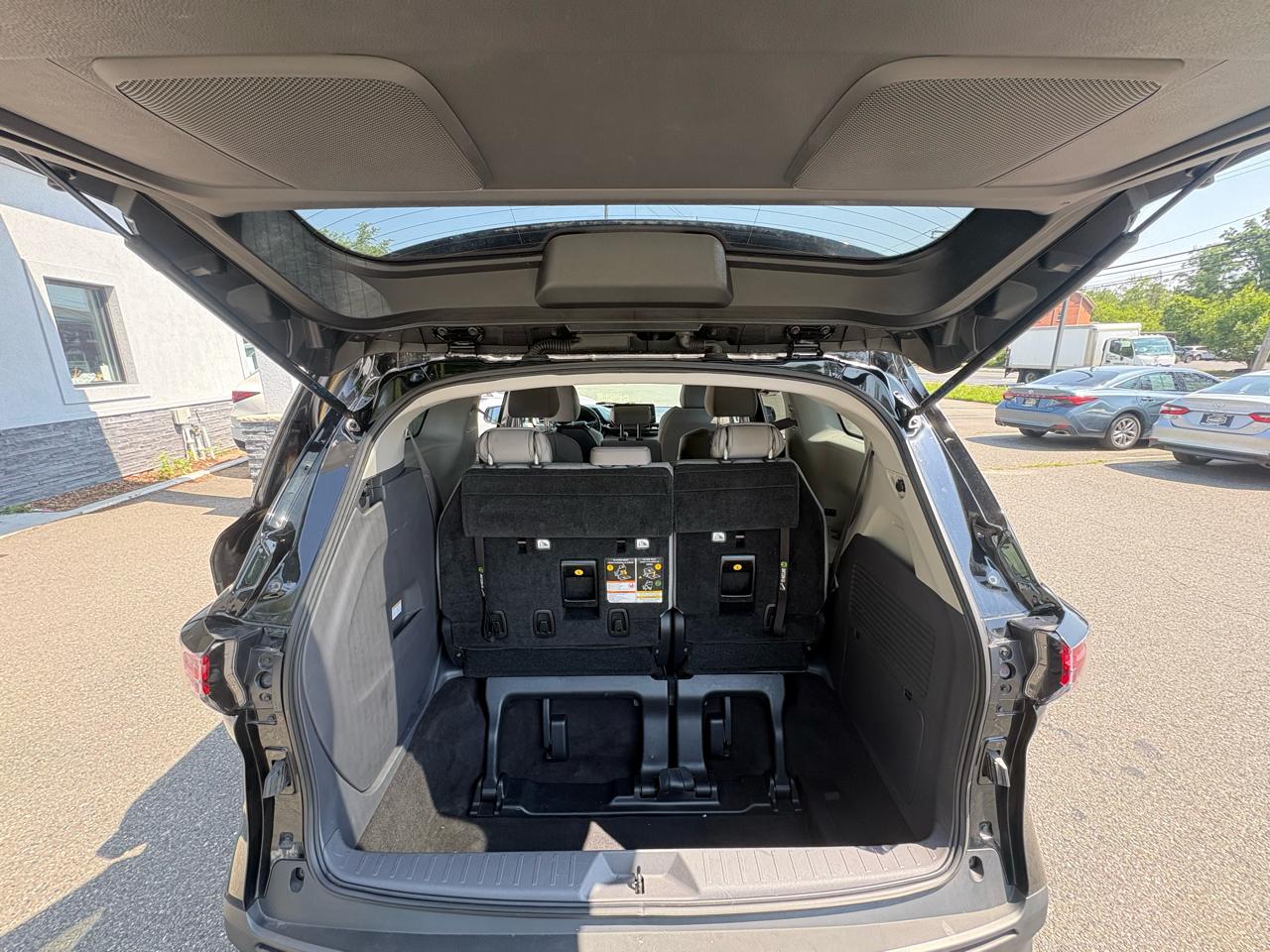 Toyota Sienna LE FWD 8-Passenger (Natl) 2022
