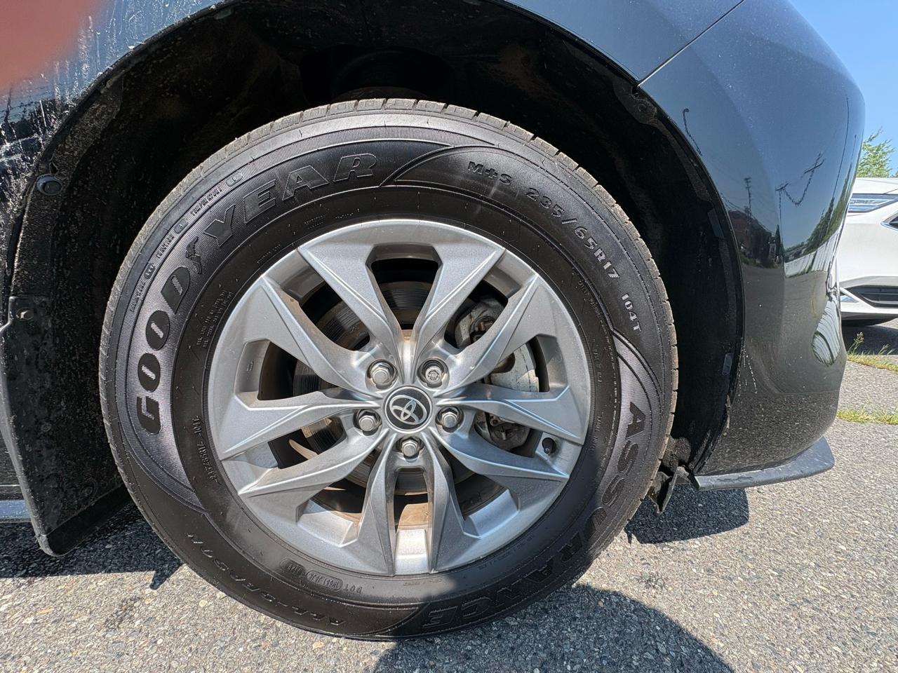 Toyota Sienna LE FWD 8-Passenger (Natl) 2022