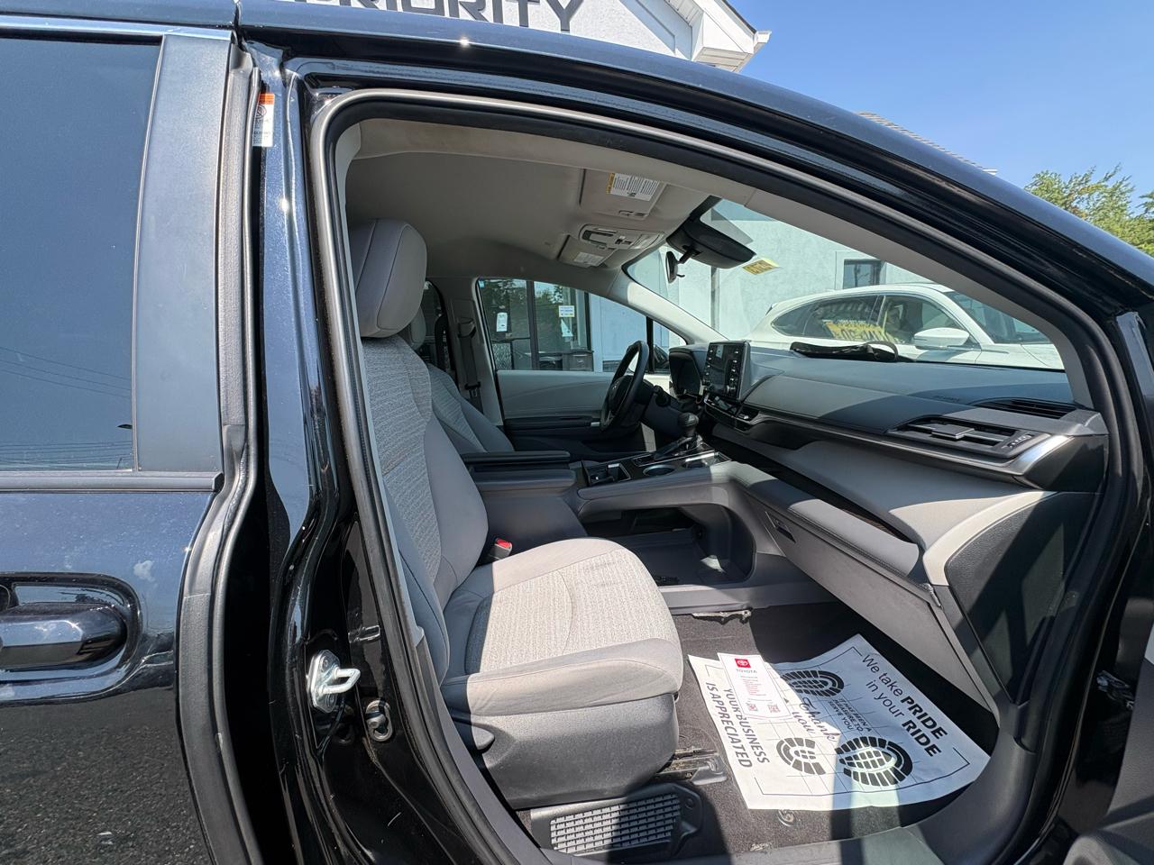 Toyota Sienna LE FWD 8-Passenger (Natl) 2022