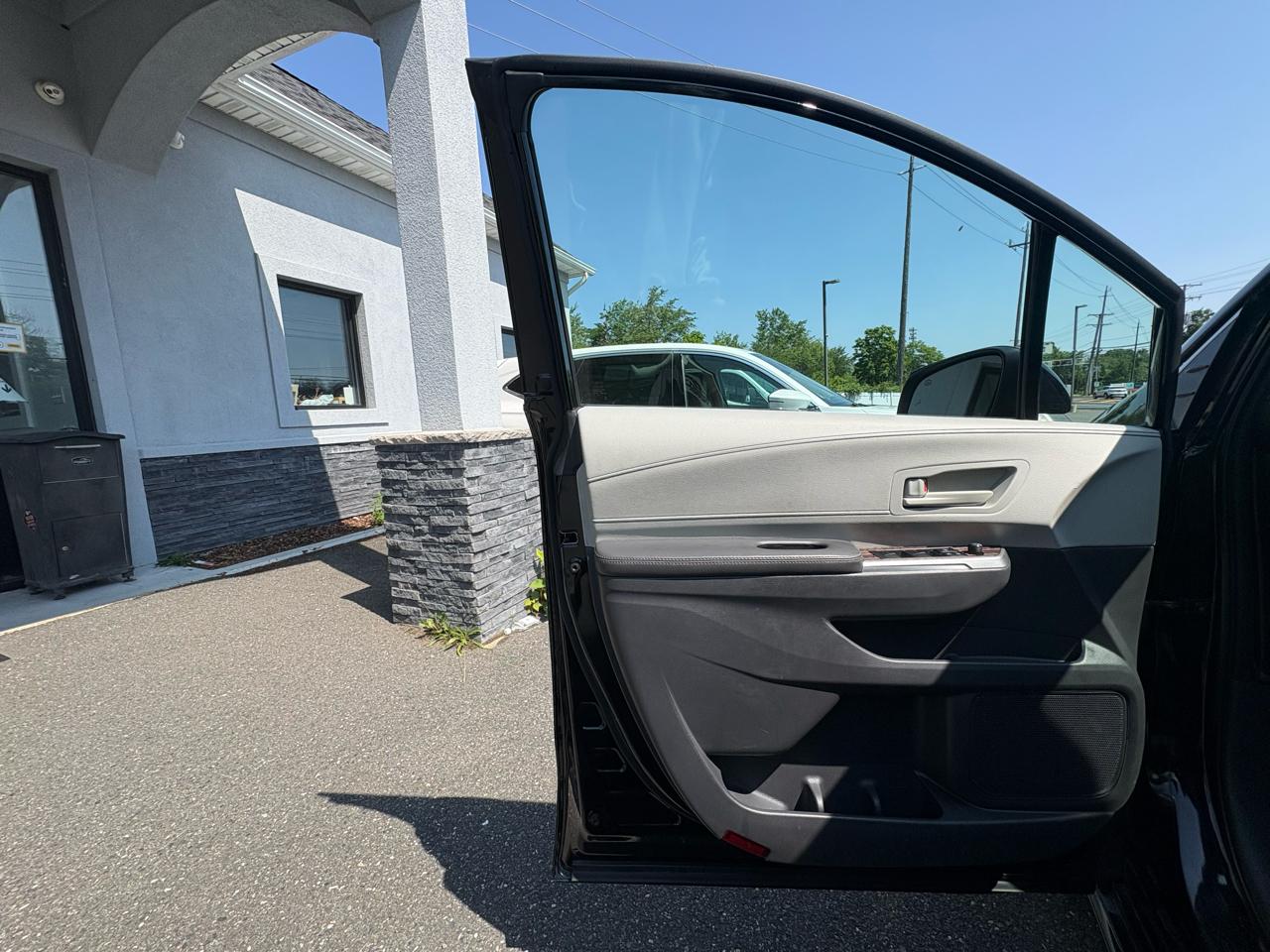 Toyota Sienna LE FWD 8-Passenger (Natl) 2022