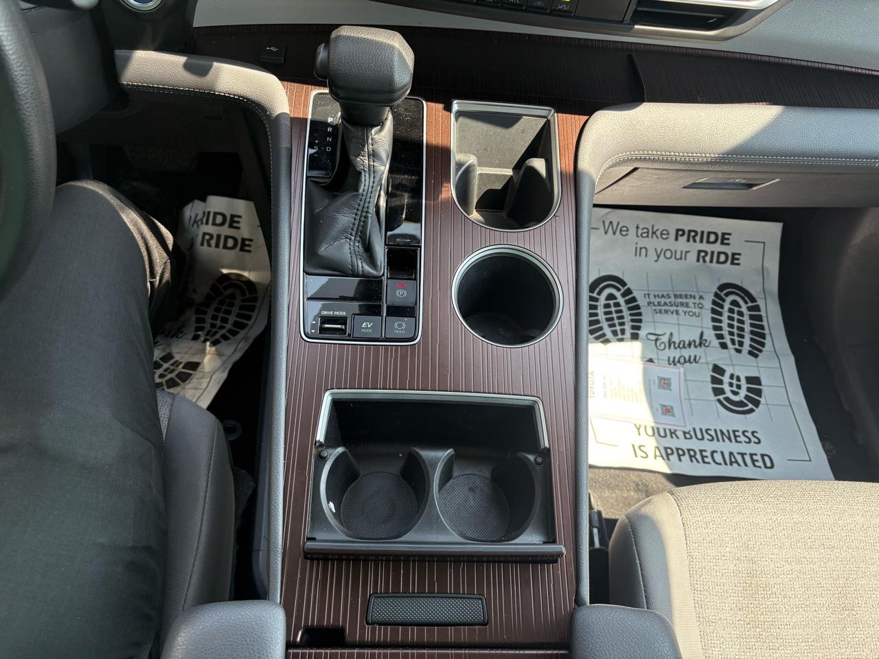 Toyota Sienna LE FWD 8-Passenger (Natl) 2022