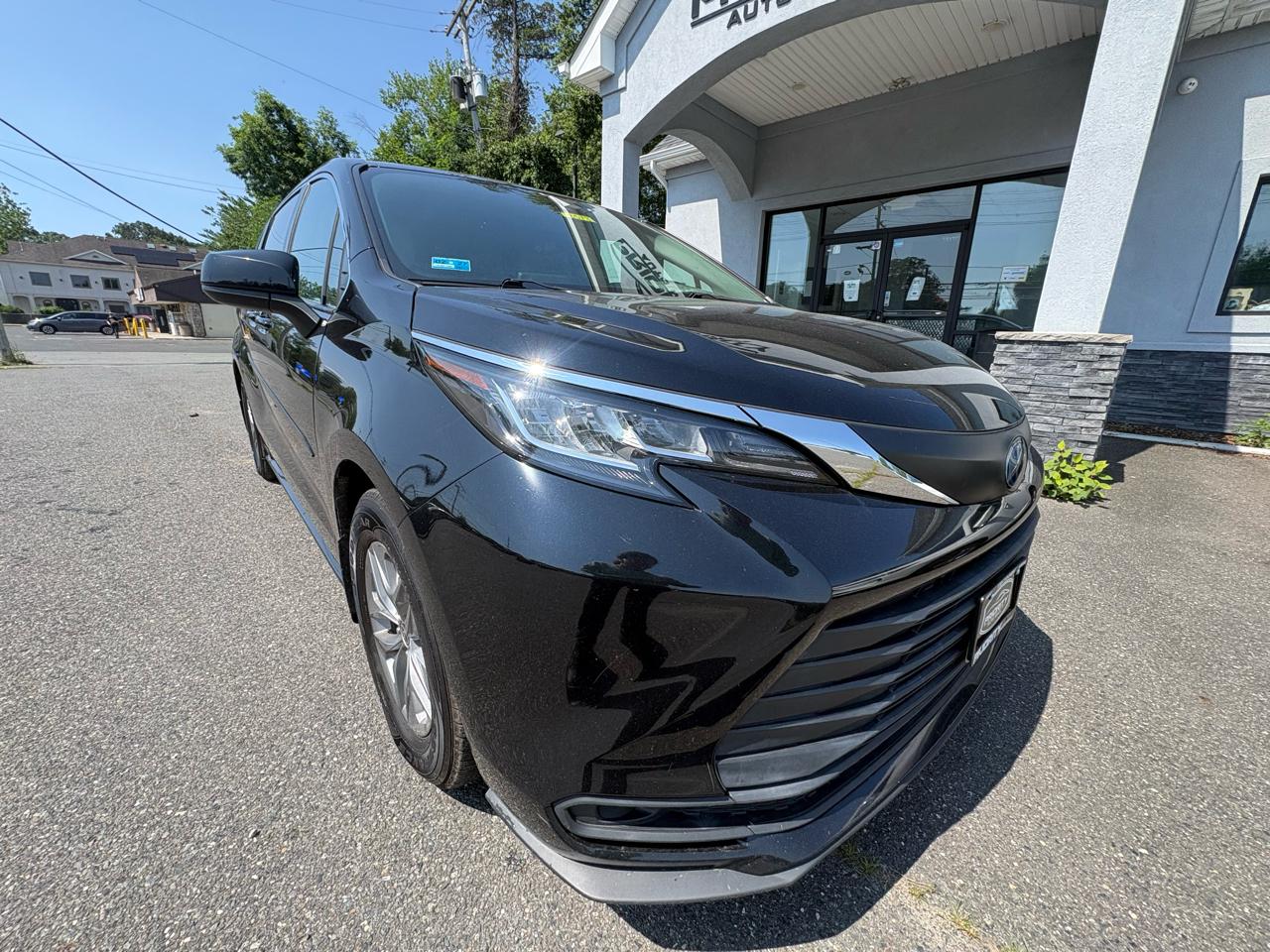 Toyota Sienna LE FWD 8-Passenger (Natl) 2022