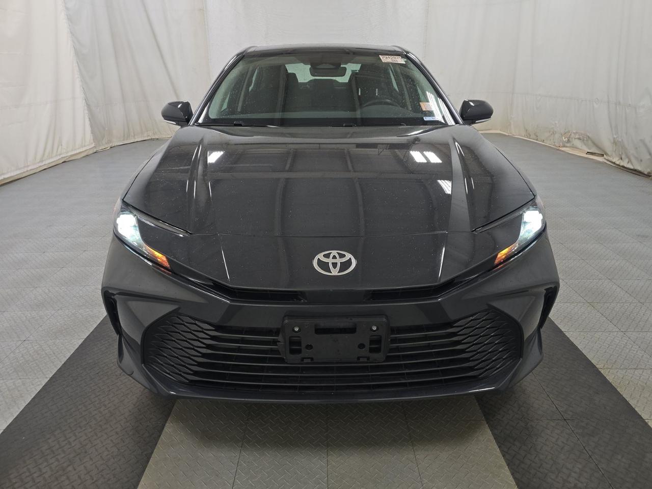 Toyota Camry XLE AWD (Natl) 2025