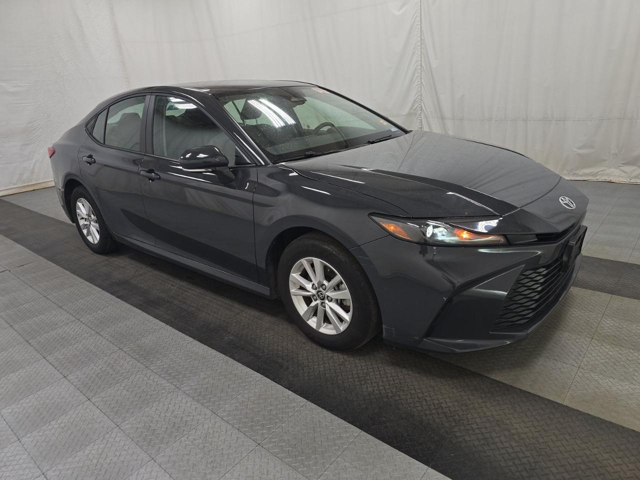 Toyota Camry XLE AWD (Natl) 2025