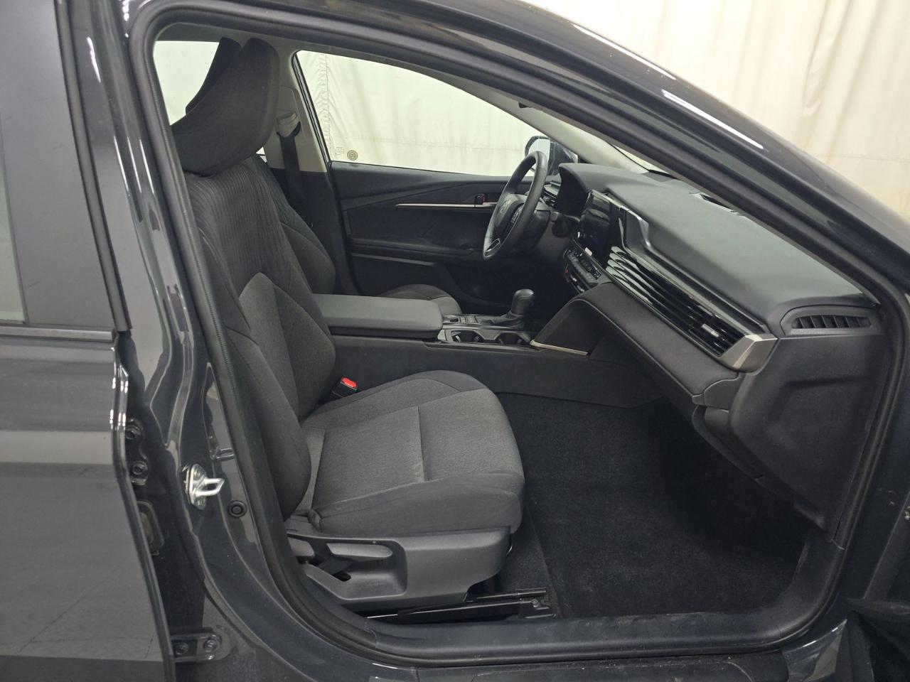 Toyota Camry XLE AWD (Natl) 2025