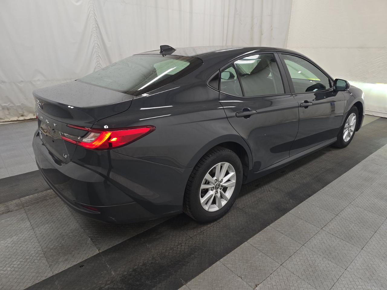 Toyota Camry XLE AWD (Natl) 2025