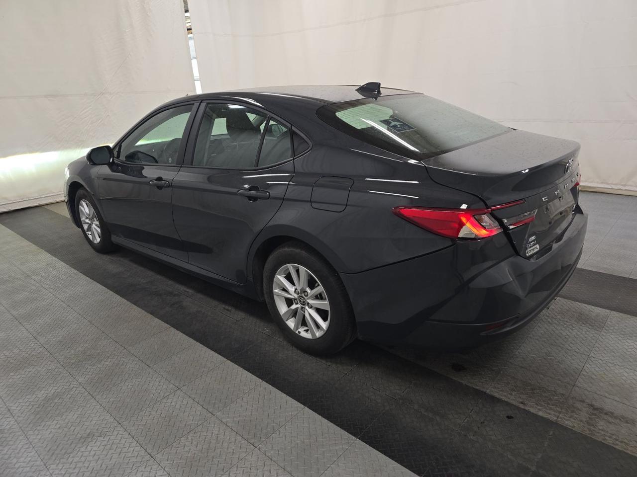 Toyota Camry XLE AWD (Natl) 2025