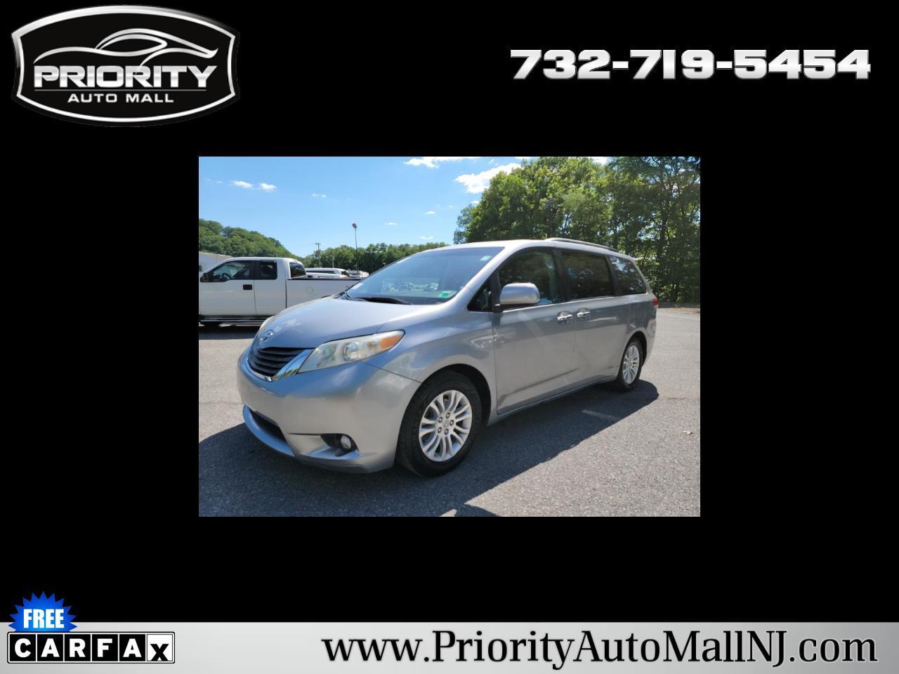 Toyota Sienna 5dr 7-Pass Van V6 XLE AAS FWD (Natl) 2011