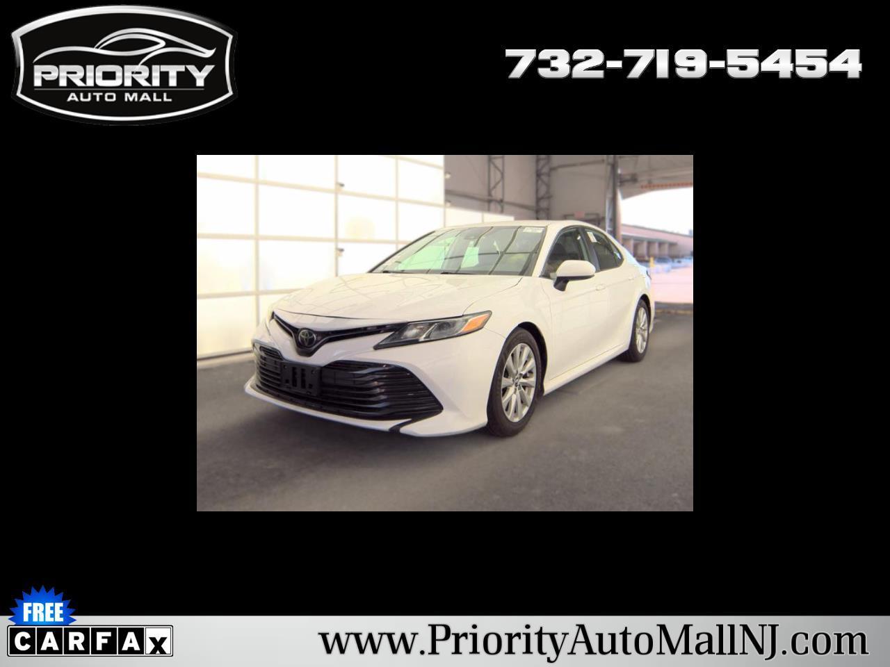 Toyota Camry LE Auto (Natl) 2020