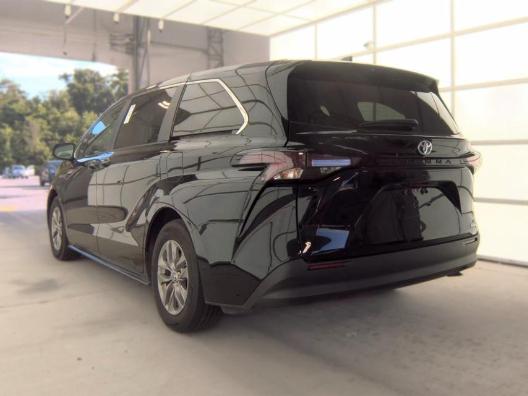 Toyota Sienna LE FWD 8-Passenger (Natl) 2023
