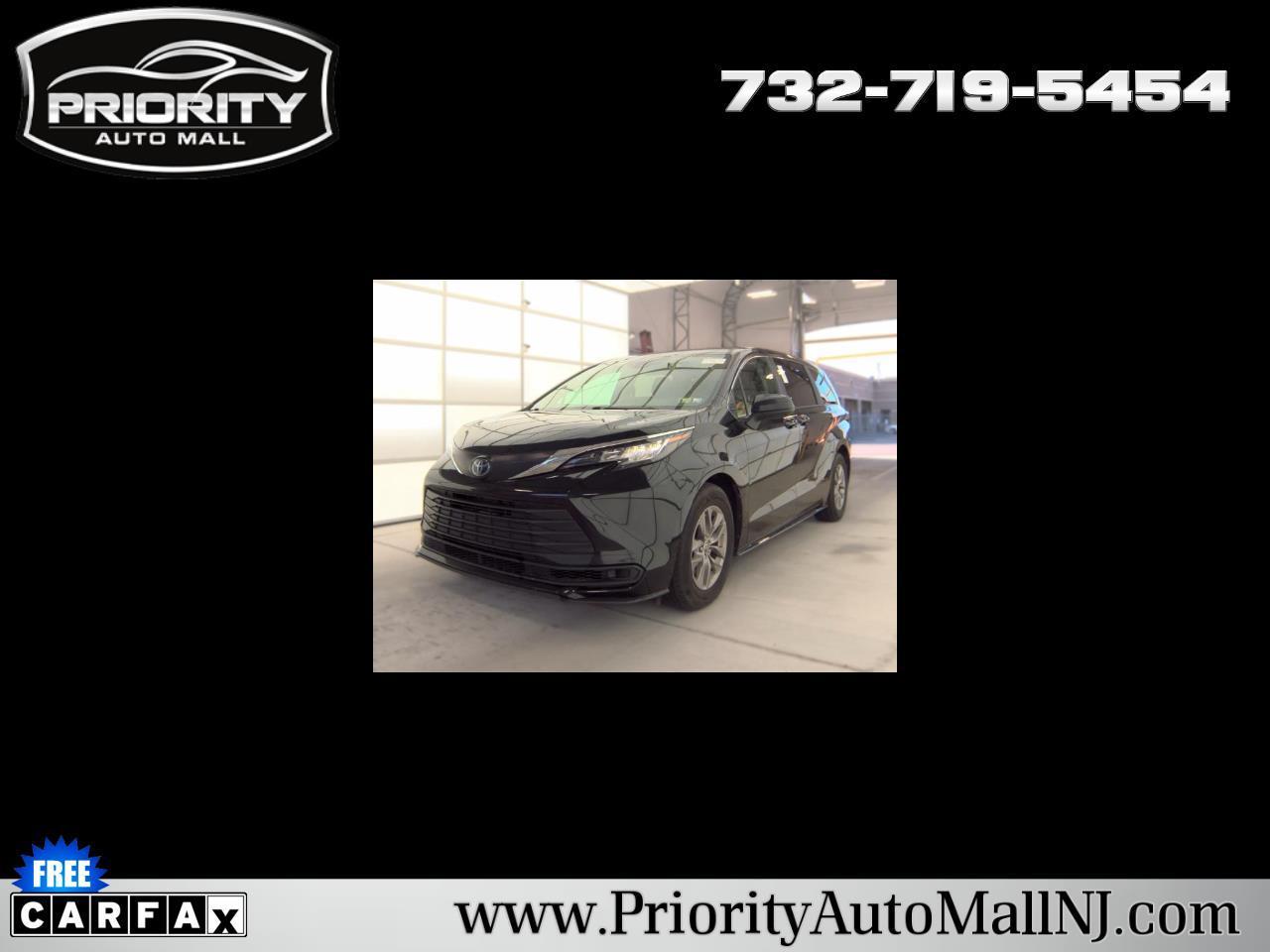 Toyota Sienna LE FWD 8-Passenger (Natl) 2023