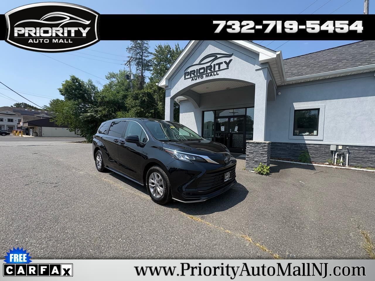 2023 Toyota Sienna LE FWD 8-Passenger (Natl)