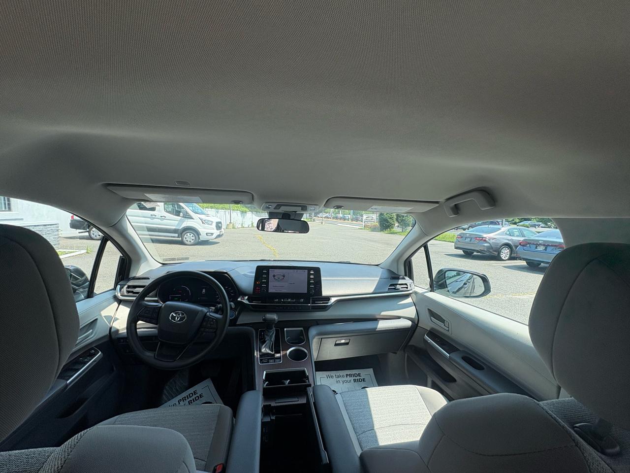 Toyota Sienna LE FWD 8-Passenger (Natl) 2023