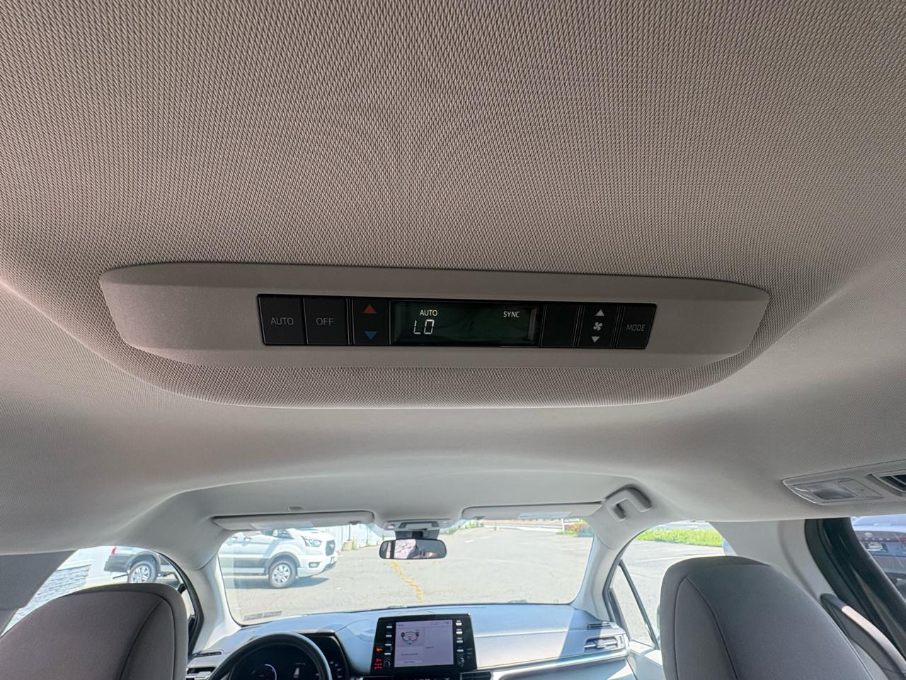 Toyota Sienna LE FWD 8-Passenger (Natl) 2023