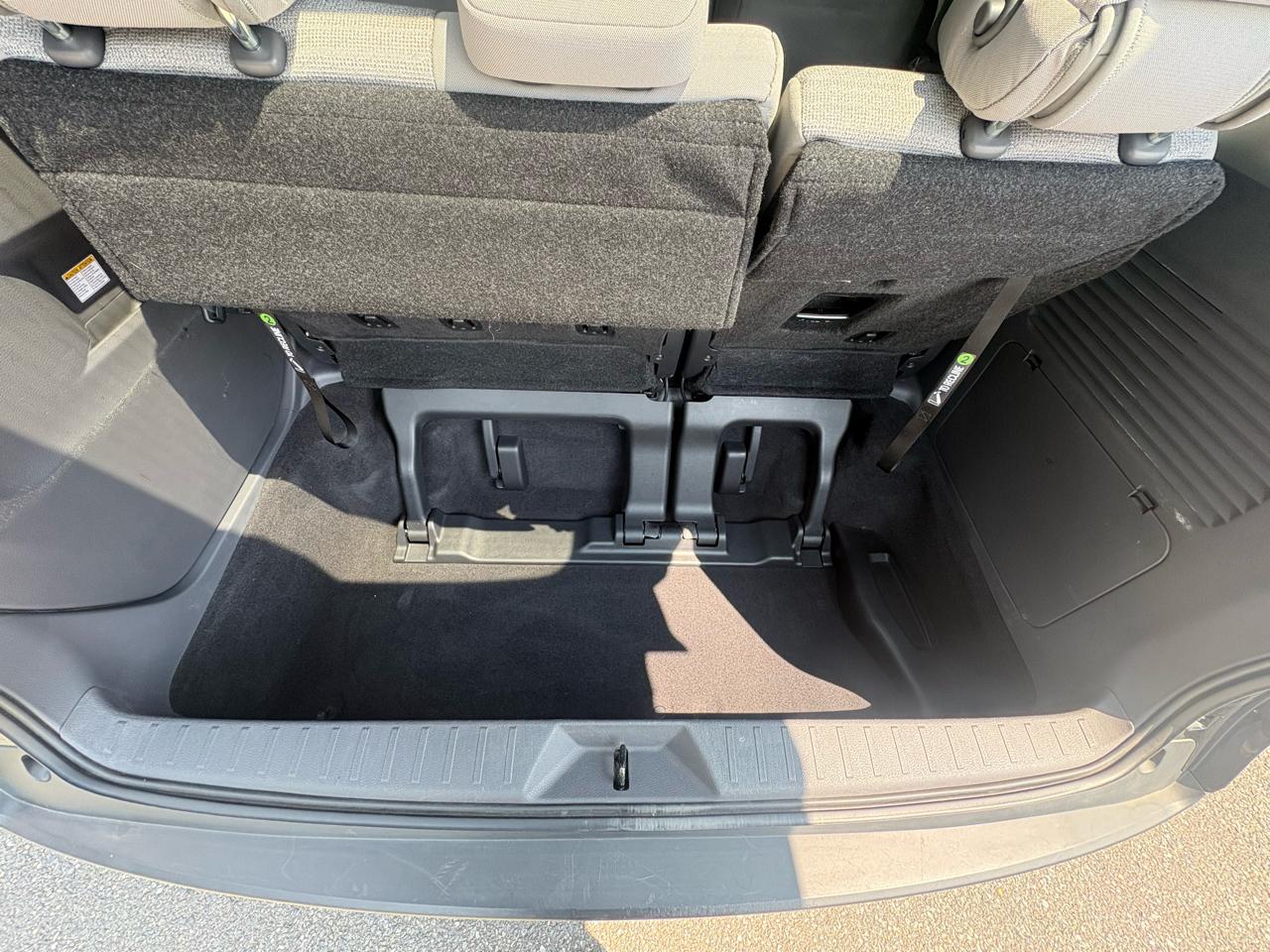 Toyota Sienna LE FWD 8-Passenger (Natl) 2023