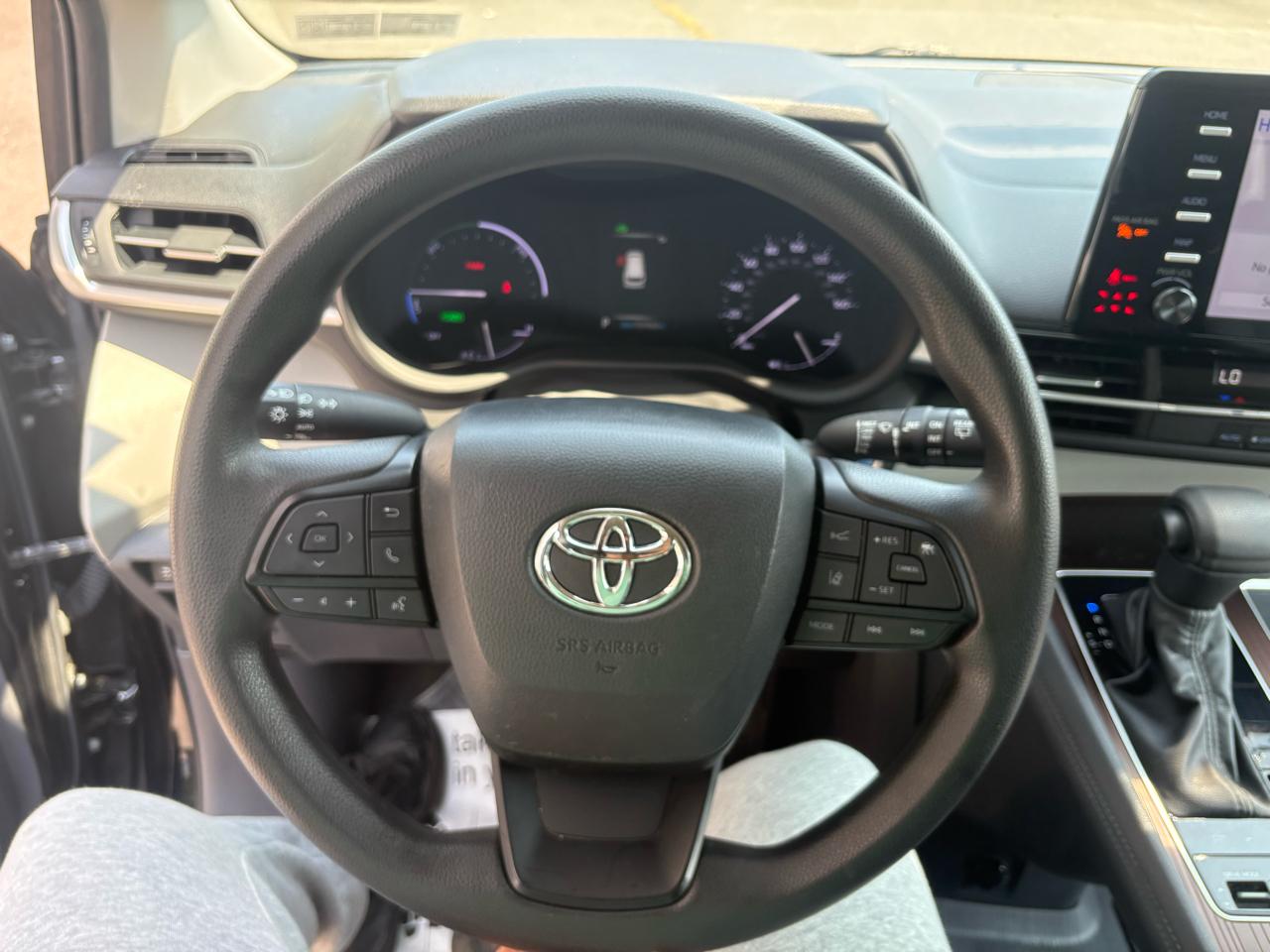 Toyota Sienna LE FWD 8-Passenger (Natl) 2023