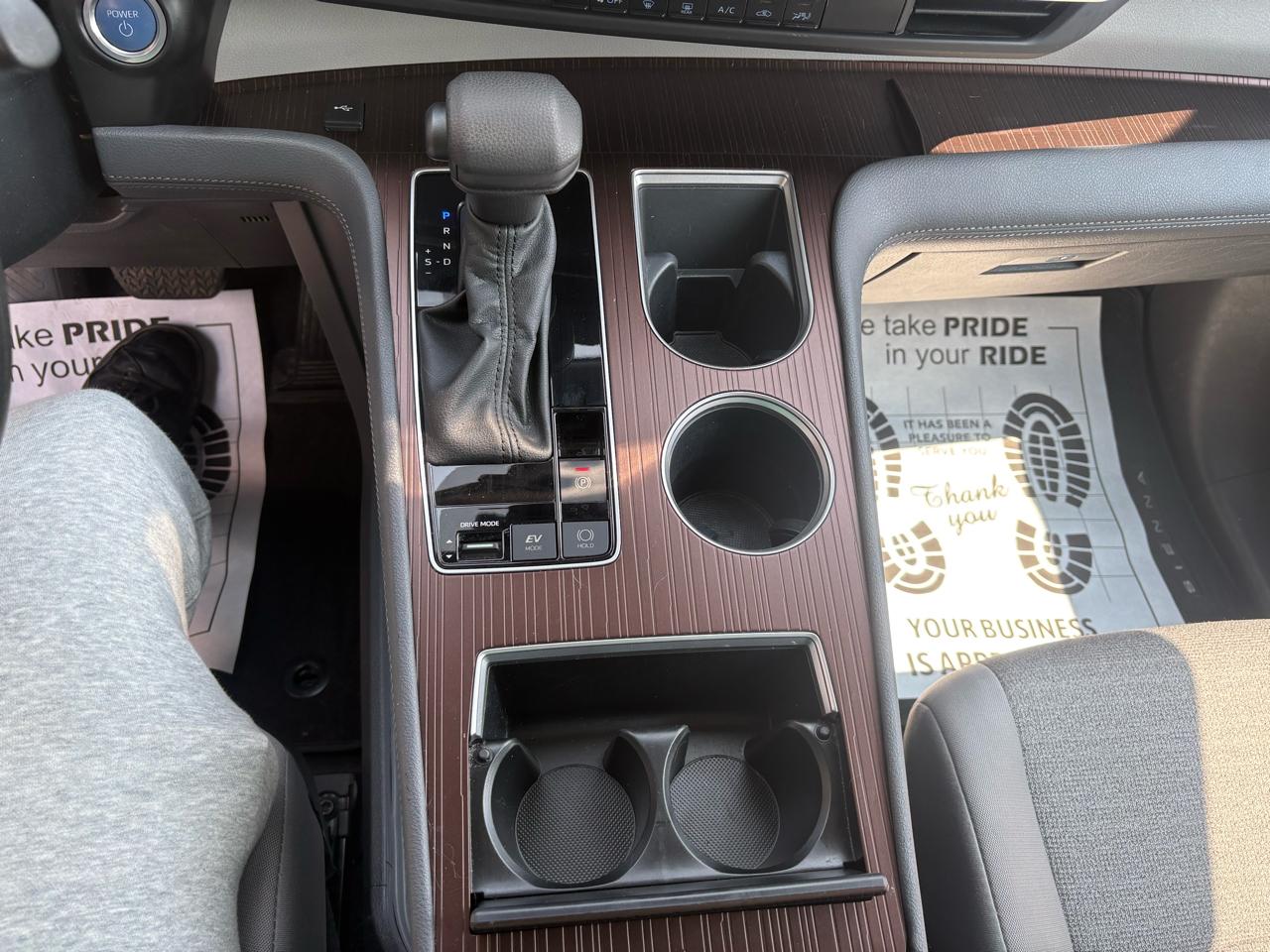 Toyota Sienna LE FWD 8-Passenger (Natl) 2023