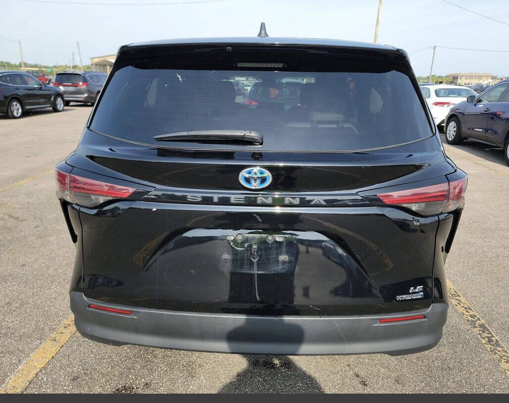 Toyota Sienna LE FWD 8-Passenger (Natl) 2021
