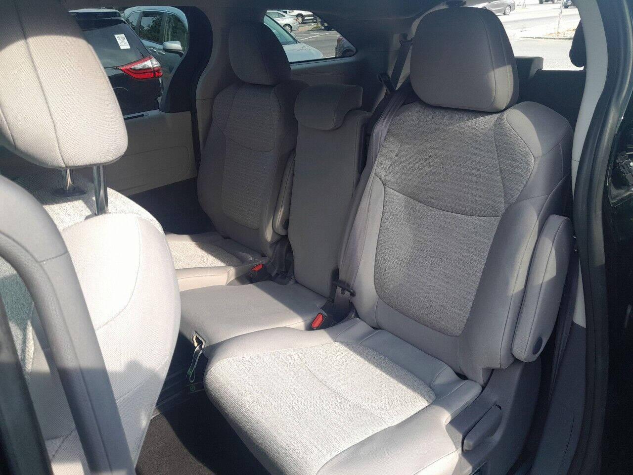 Toyota Sienna LE FWD 8-Passenger (Natl) 2021