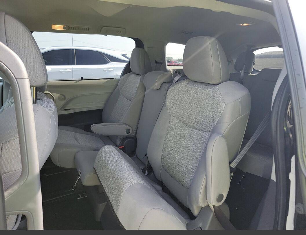 Toyota Sienna LE FWD 8-Passenger (Natl) 2021