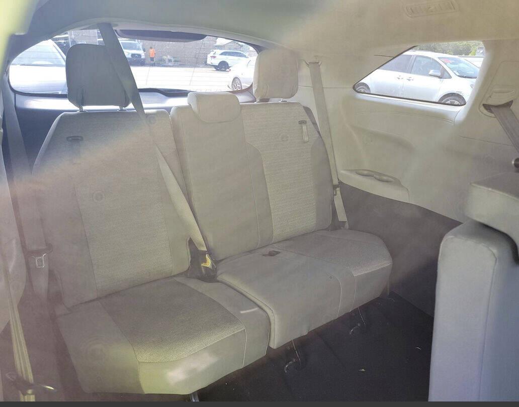 Toyota Sienna LE FWD 8-Passenger (Natl) 2021