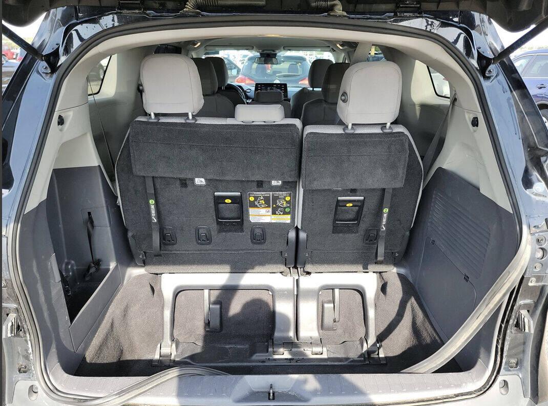 Toyota Sienna LE FWD 8-Passenger (Natl) 2021