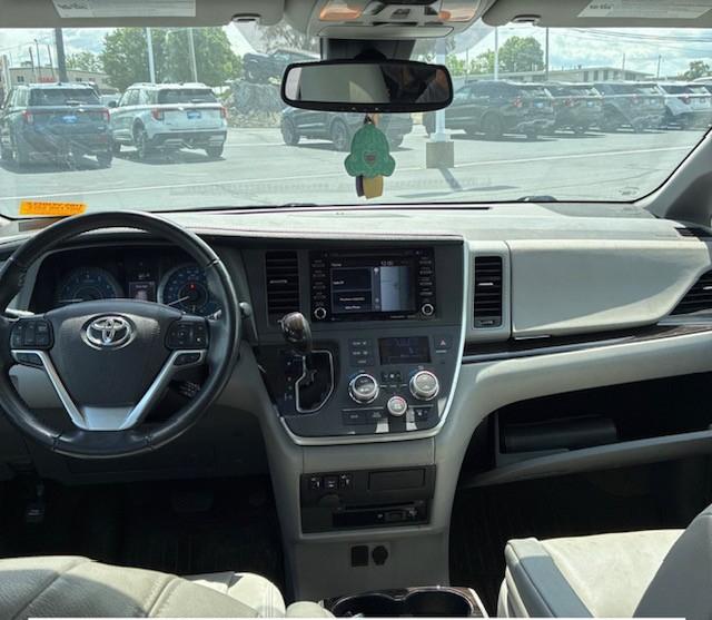 Toyota Sienna  2020