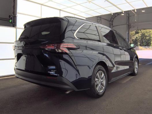Toyota Sienna LE FWD 8-Passenger (Natl) 2022