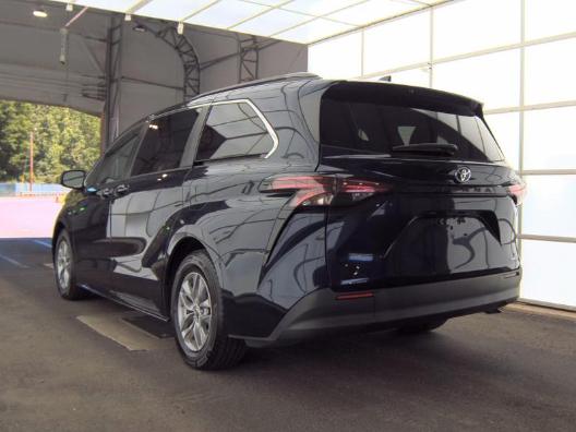 Toyota Sienna LE FWD 8-Passenger (Natl) 2022