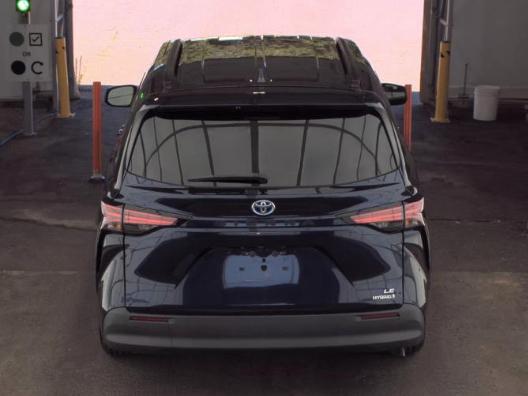 Toyota Sienna LE FWD 8-Passenger (Natl) 2022
