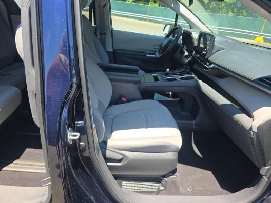 Toyota Sienna LE FWD 8-Passenger (Natl) 2022