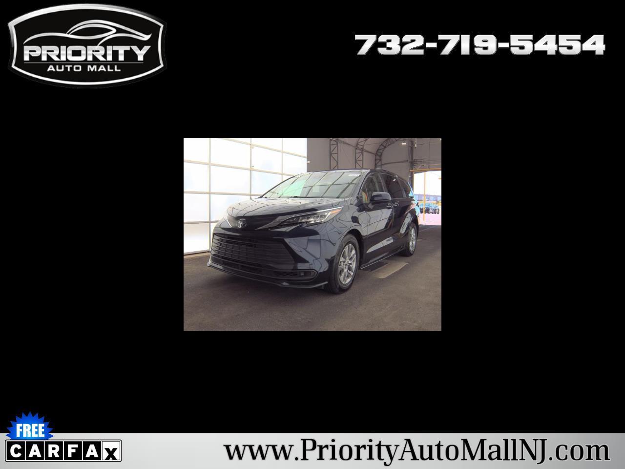 Toyota Sienna LE FWD 8-Passenger (Natl) 2022