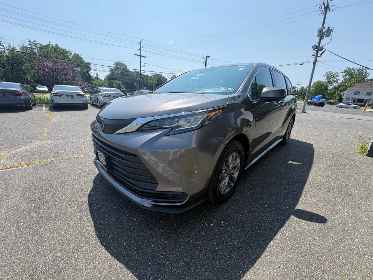 Toyota Sienna LE FWD 8-Passenger (Natl) 2022