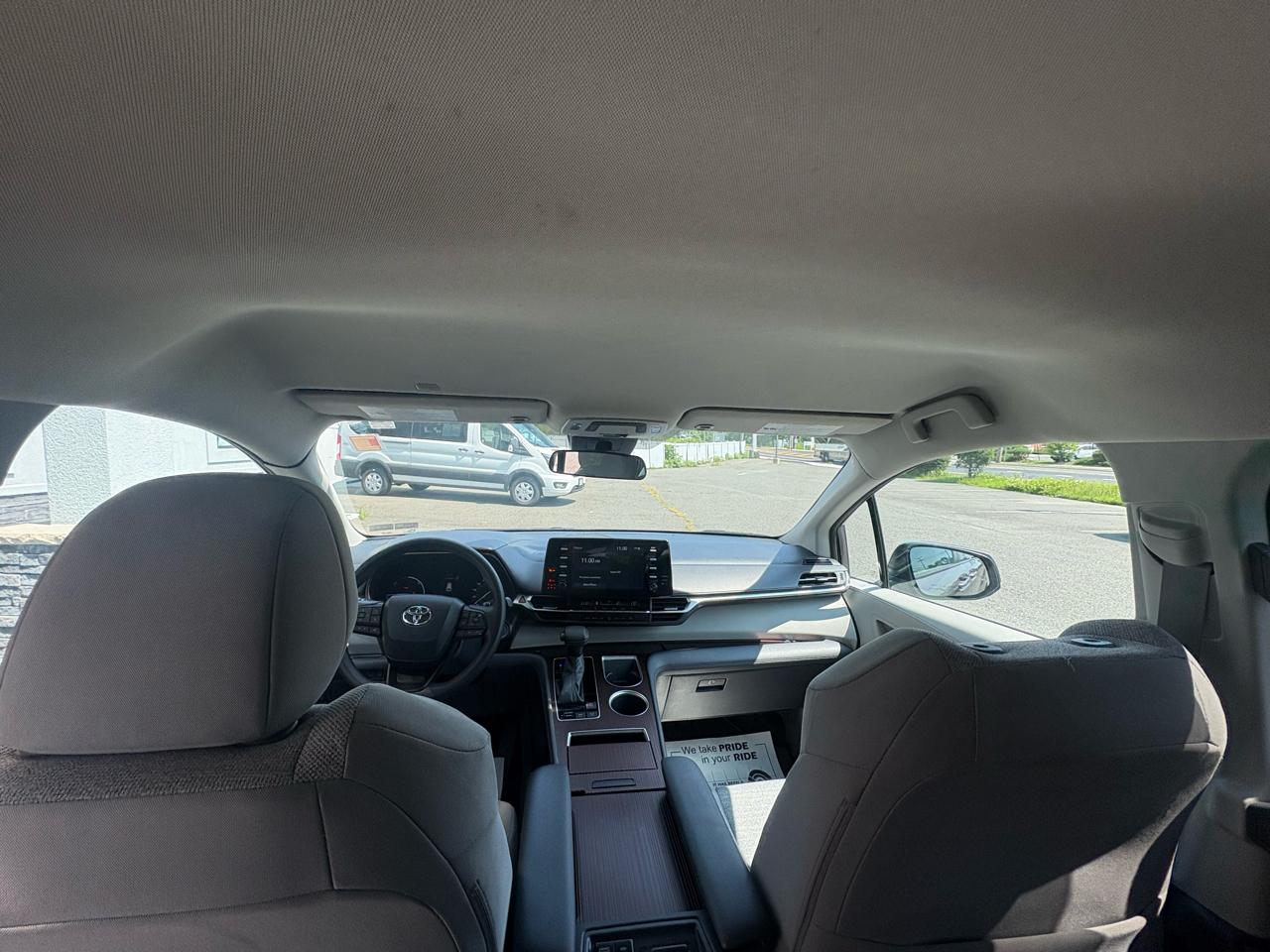 Toyota Sienna LE FWD 8-Passenger (Natl) 2022