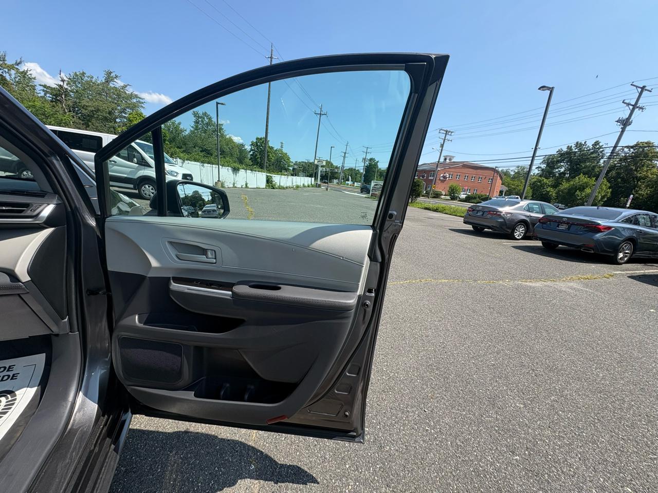 Toyota Sienna LE FWD 8-Passenger (Natl) 2022