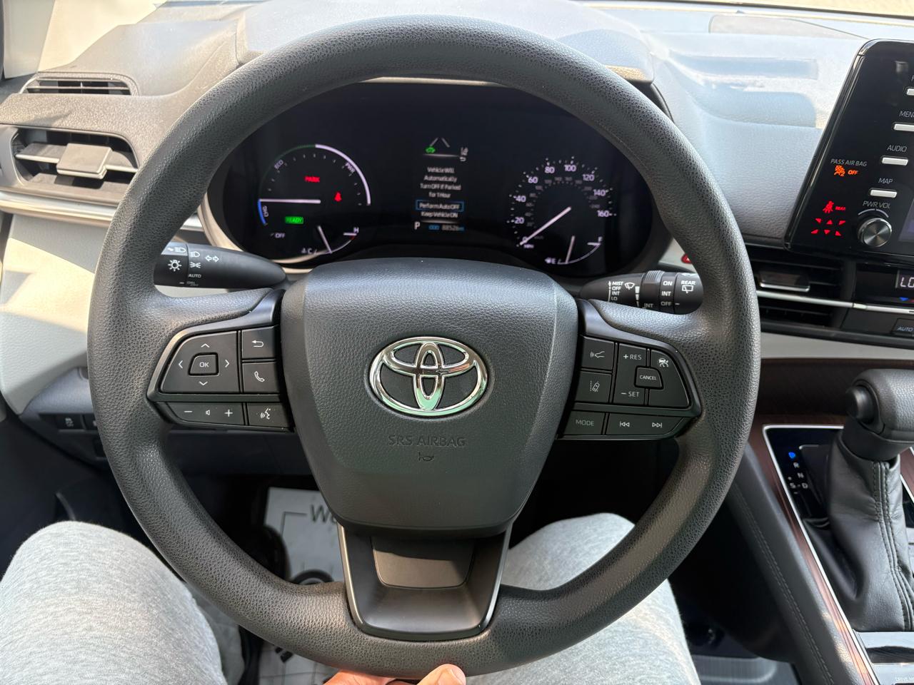 Toyota Sienna LE FWD 8-Passenger (Natl) 2022
