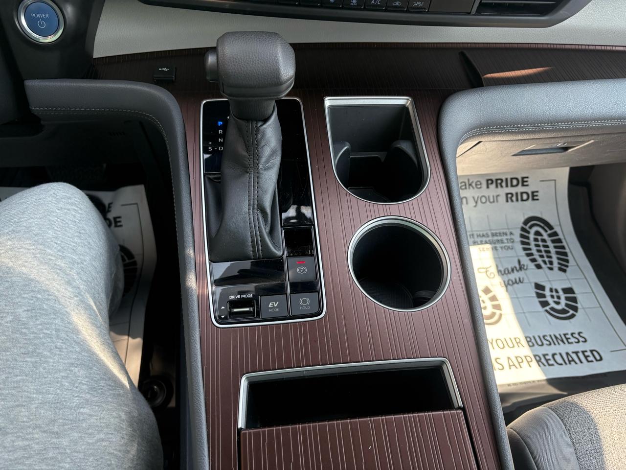 Toyota Sienna LE FWD 8-Passenger (Natl) 2022