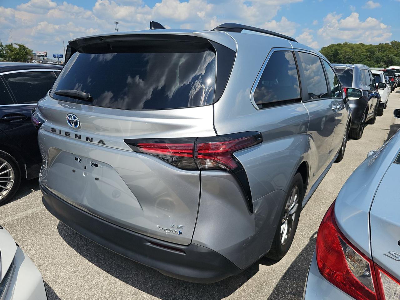 Toyota Sienna LE AWD 8-Passenger (Natl) 2022