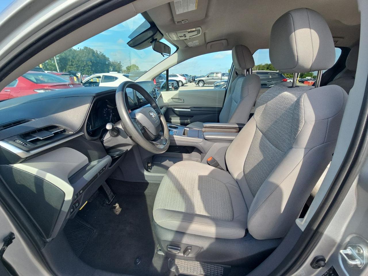 Toyota Sienna LE AWD 8-Passenger (Natl) 2022