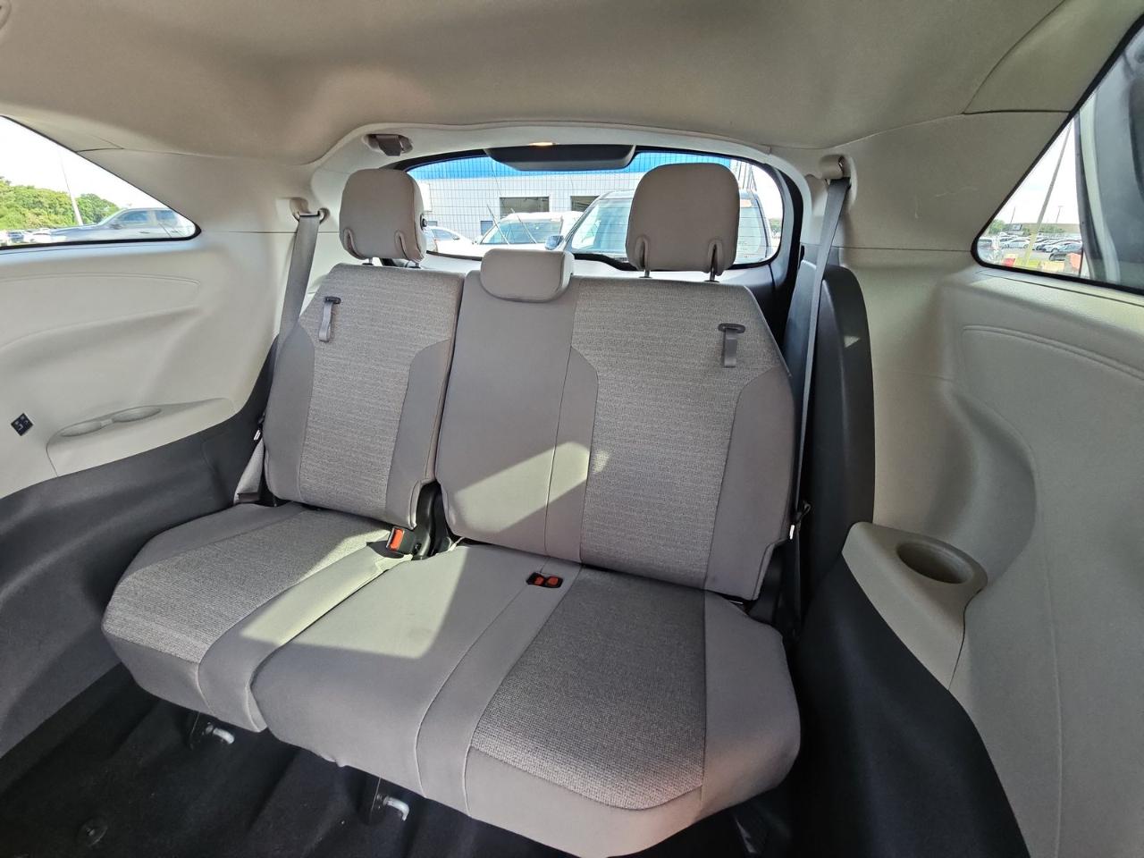 Toyota Sienna LE AWD 8-Passenger (Natl) 2022