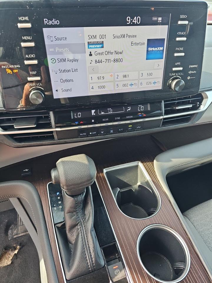 Toyota Sienna LE AWD 8-Passenger (Natl) 2022