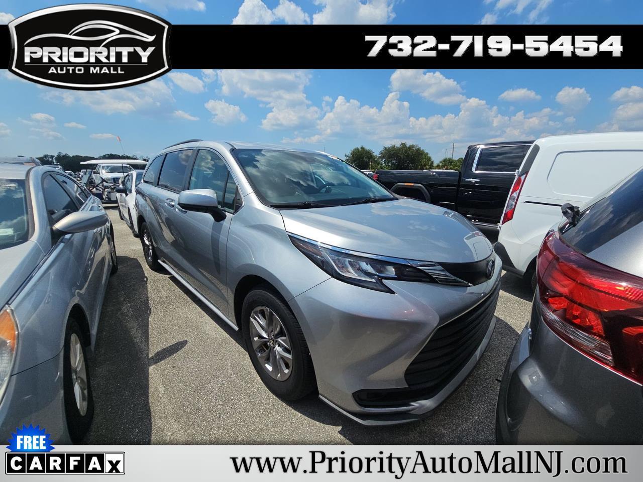 Toyota Sienna LE AWD 8-Passenger (Natl) 2022