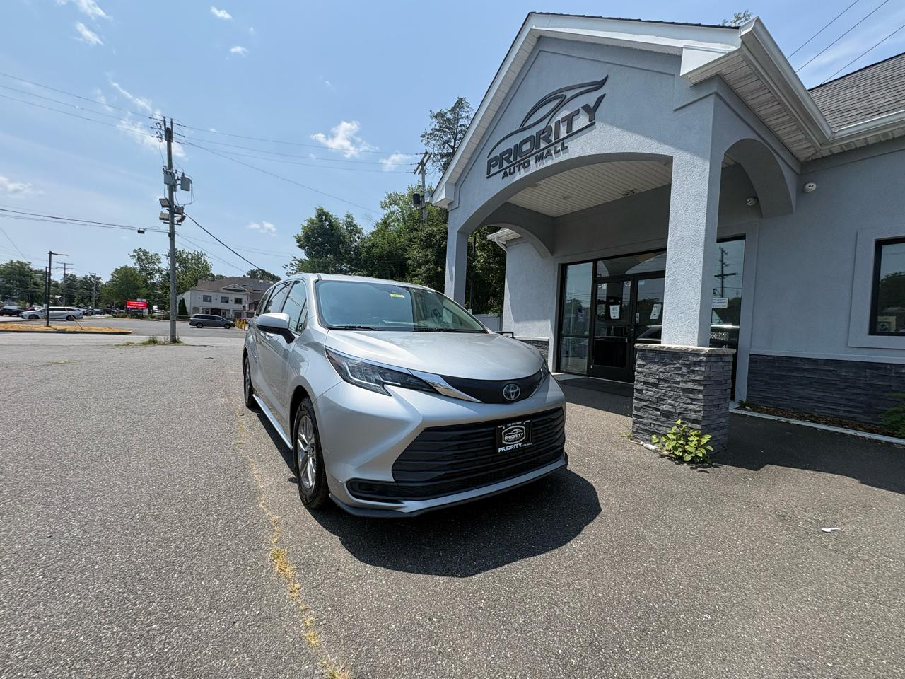 Toyota Sienna LE AWD 8-Passenger (Natl) 2022