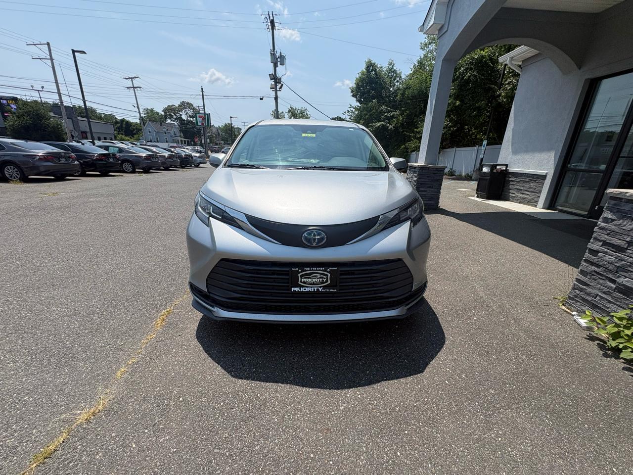 Toyota Sienna LE AWD 8-Passenger (Natl) 2022