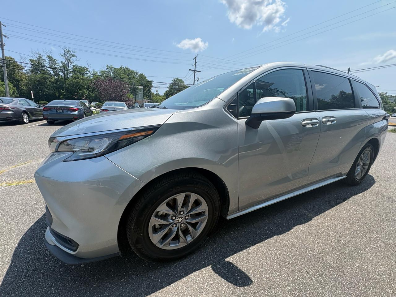 Toyota Sienna LE AWD 8-Passenger (Natl) 2022
