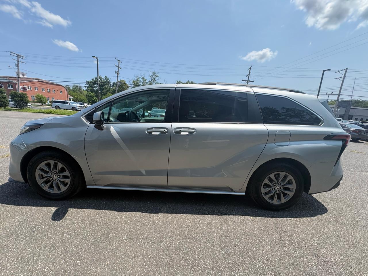 Toyota Sienna LE AWD 8-Passenger (Natl) 2022