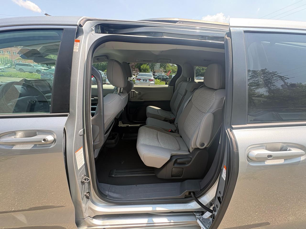 Toyota Sienna LE AWD 8-Passenger (Natl) 2022