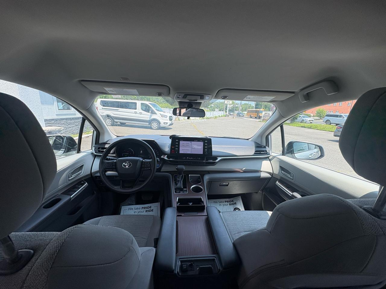 Toyota Sienna LE AWD 8-Passenger (Natl) 2022